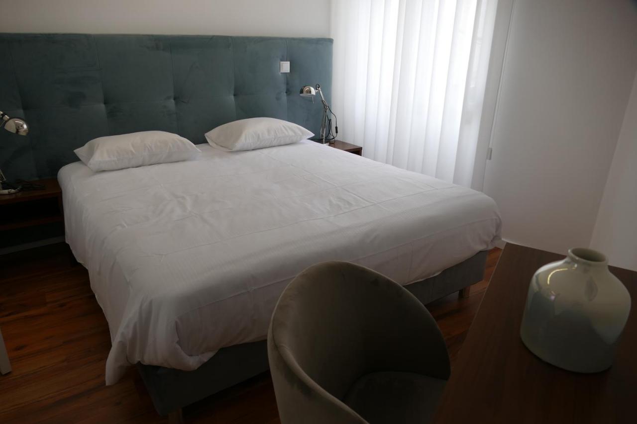 Guest House Eca - Centro Historico เลเรีย ภายนอก รูปภาพ